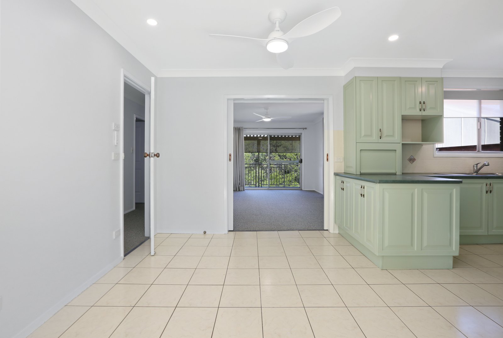 8 Belmont Road DAPTO 4