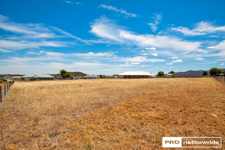 8 Bemboka Court TAMWORTH 4