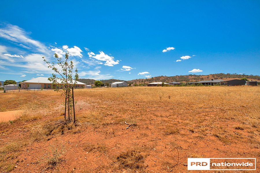 8 Bemboka Court TAMWORTH 5