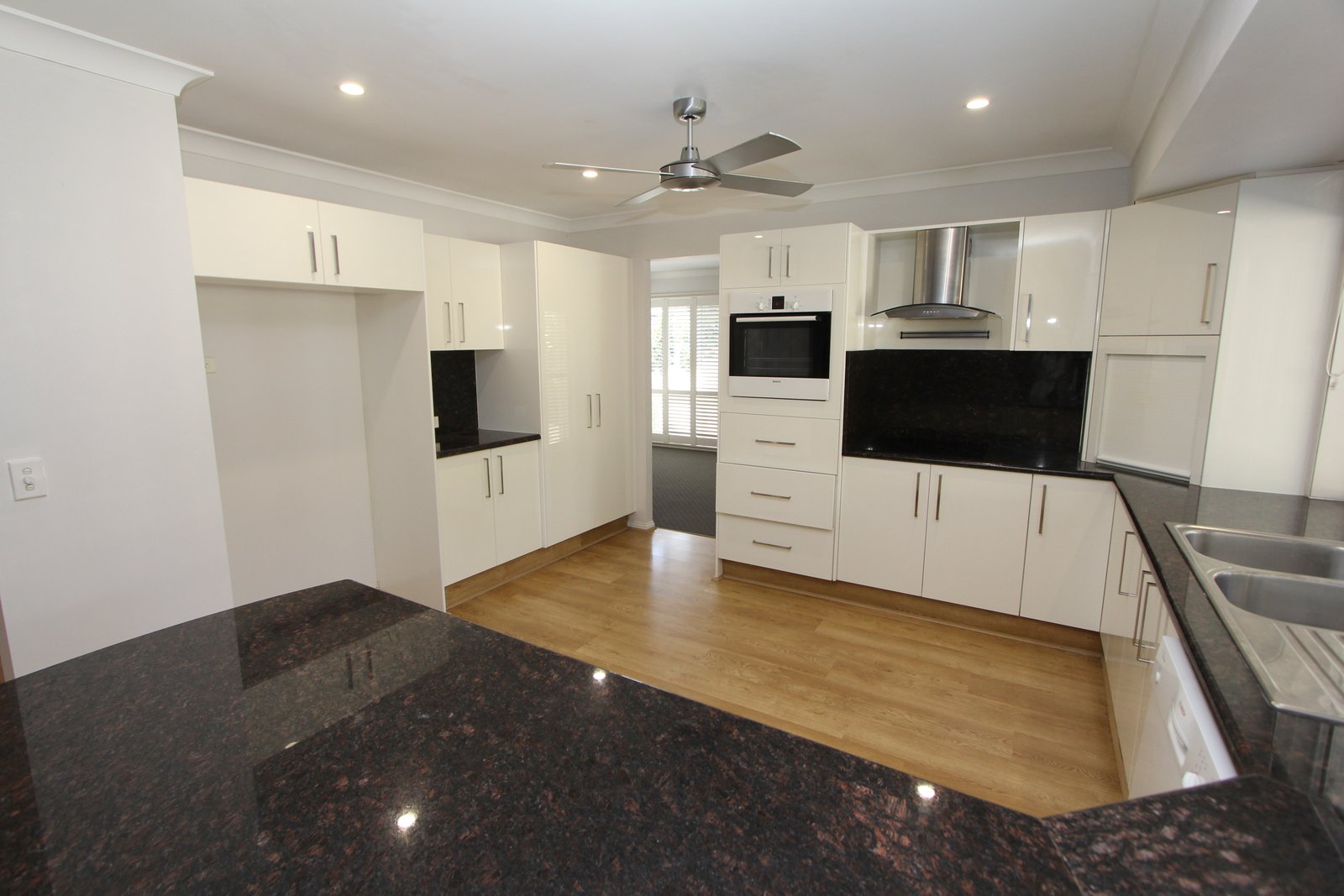 8 Benalla Court PARKWOOD 4