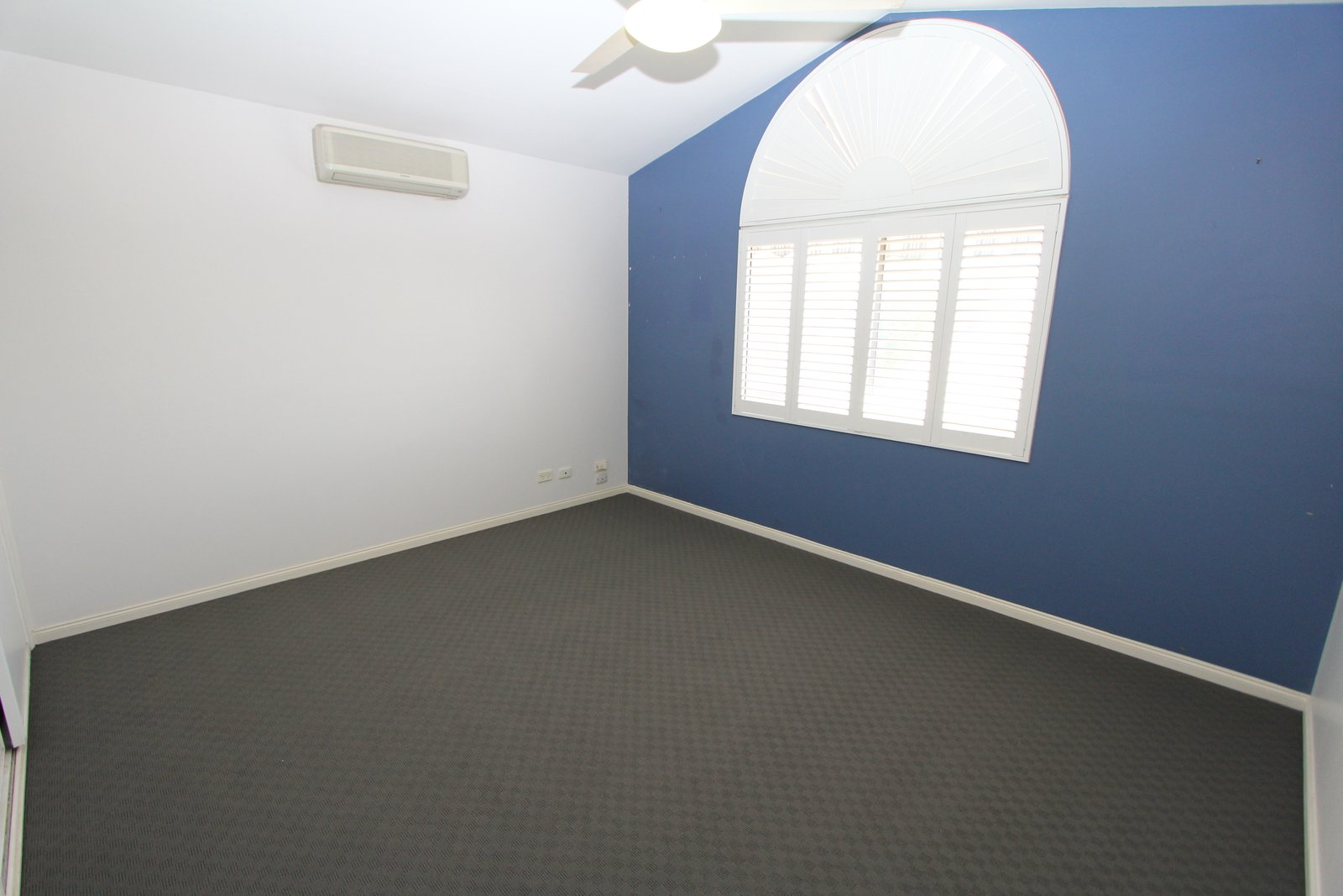 8 Benalla Court PARKWOOD 12