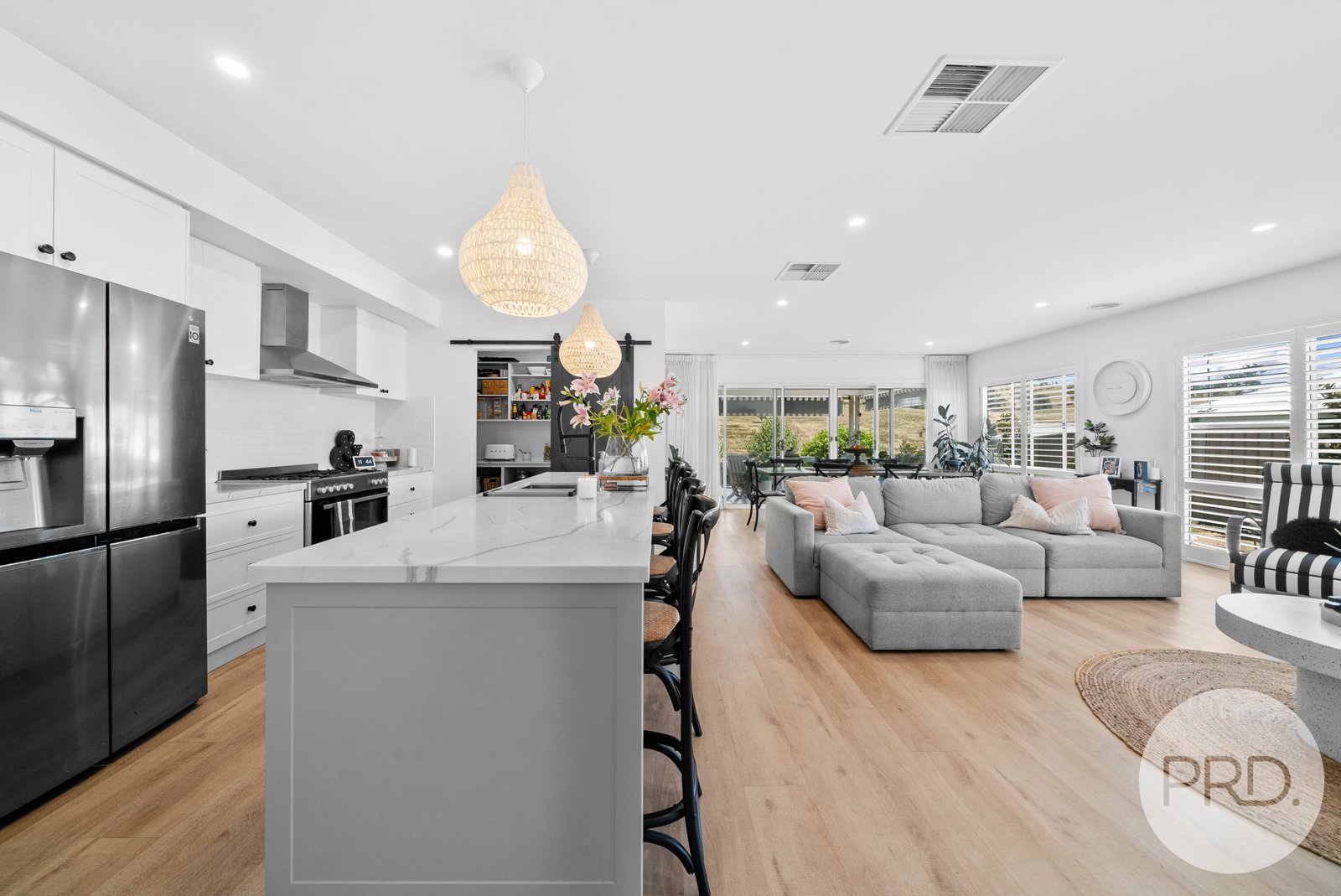 8 Bennelong Crescent LLOYD 2