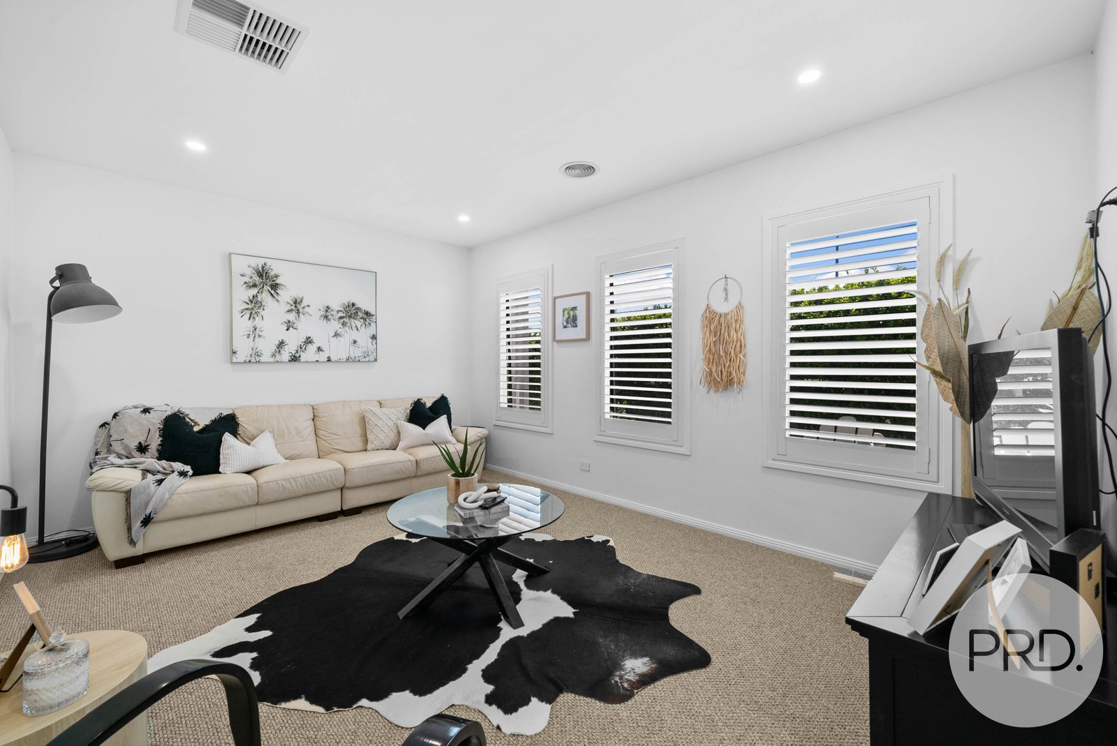 8 Bennelong Crescent LLOYD 4