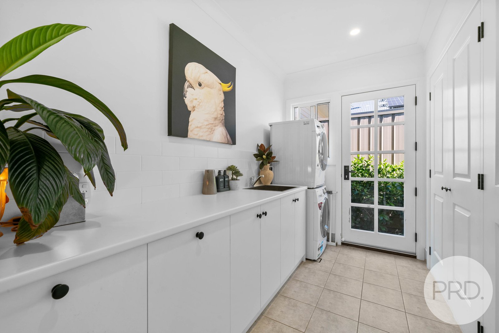 8 Bennelong Crescent LLOYD 15