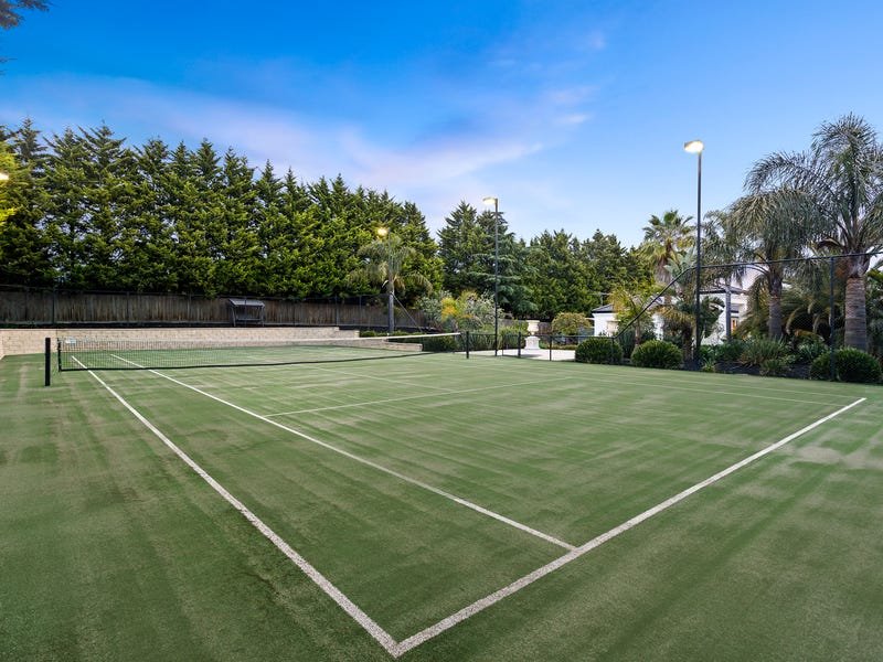 Real Estate and Property in 8 Bernarra Court, Donvale, VIC