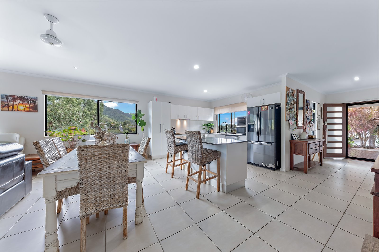 8 Beth Court CANNONVALE 3