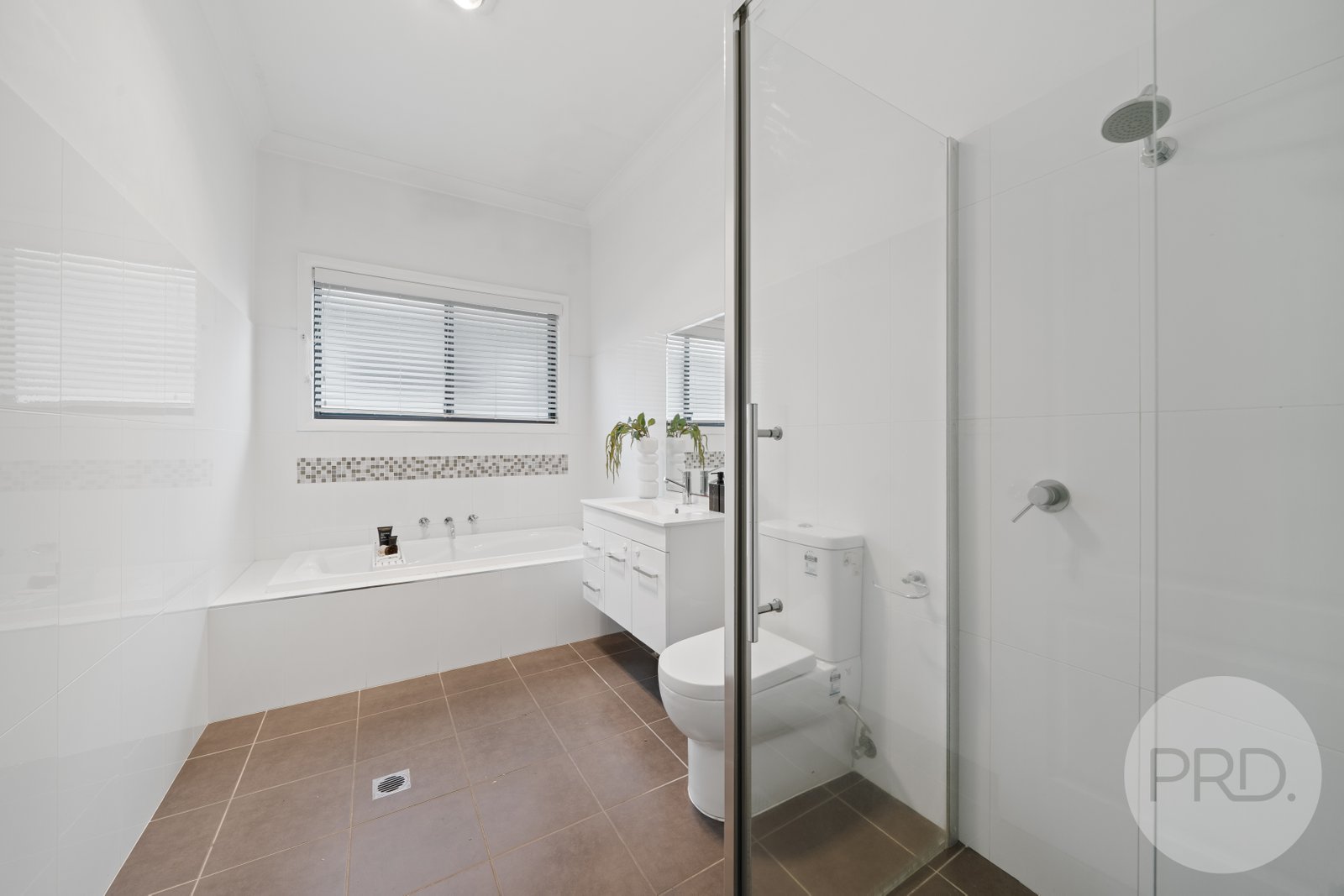 8 Bolton Street WAGGA WAGGA 5