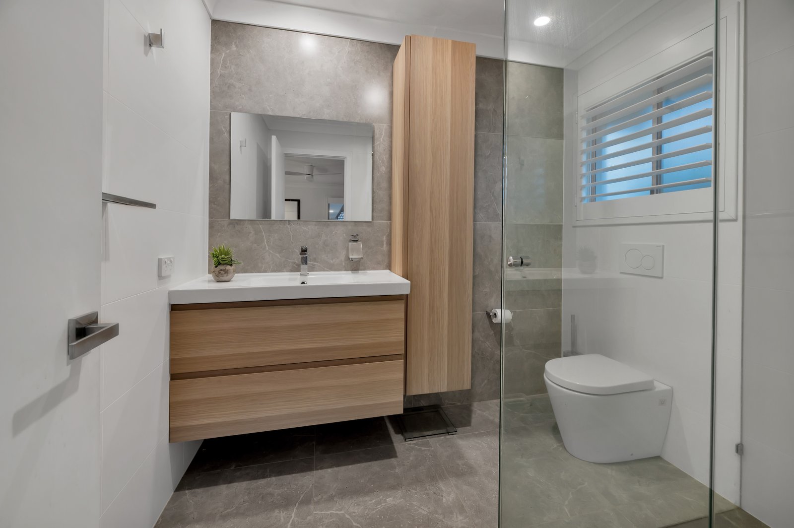 8 Bon Aire Court CLEAR ISLAND WATERS 14