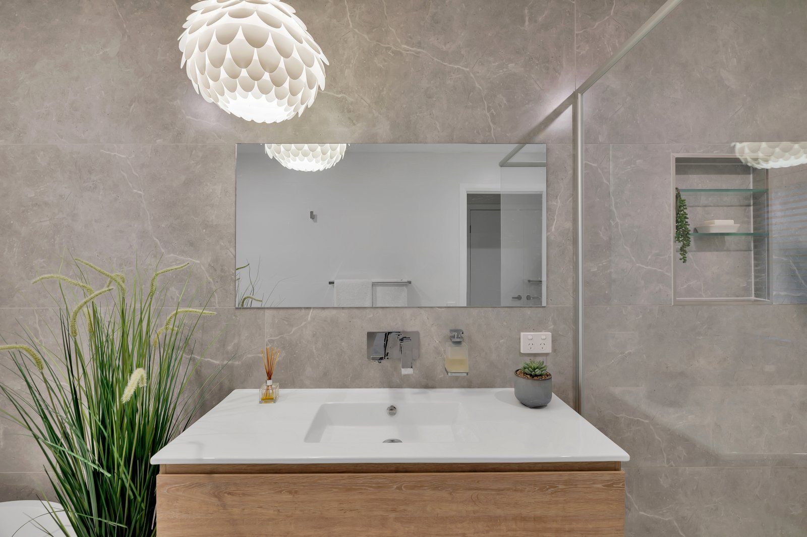 8 Bon Aire Court CLEAR ISLAND WATERS 18