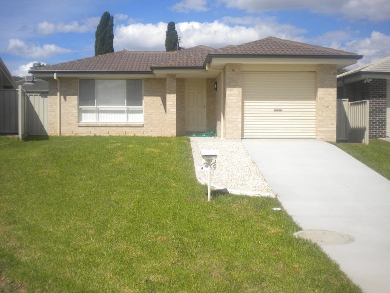 8 Bottlebrush Cove TAMWORTH 1