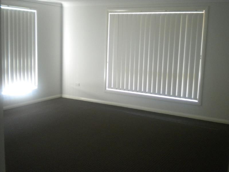 8 Bottlebrush Cove TAMWORTH 2