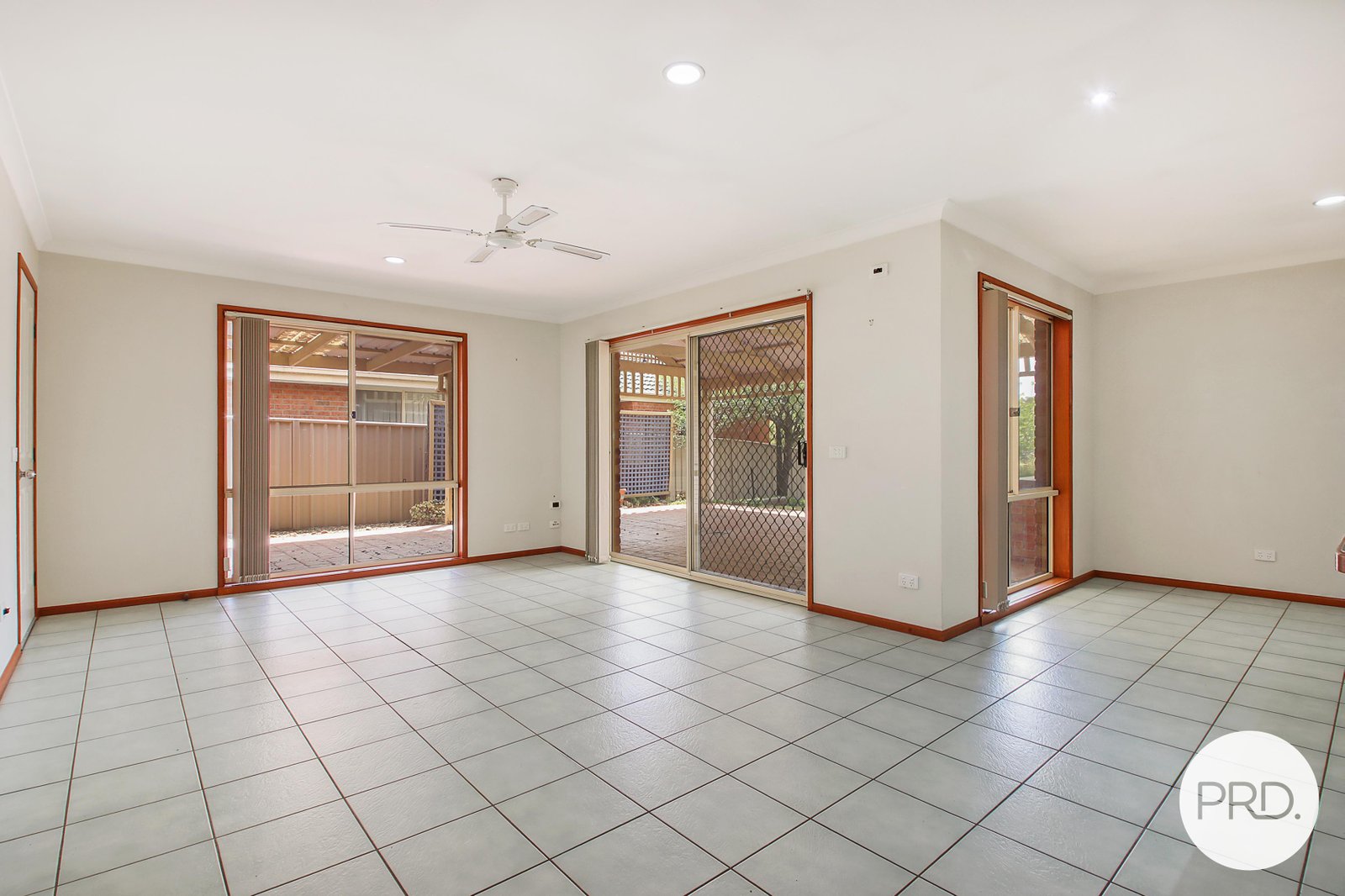 8 Briese Court THURGOONA 4