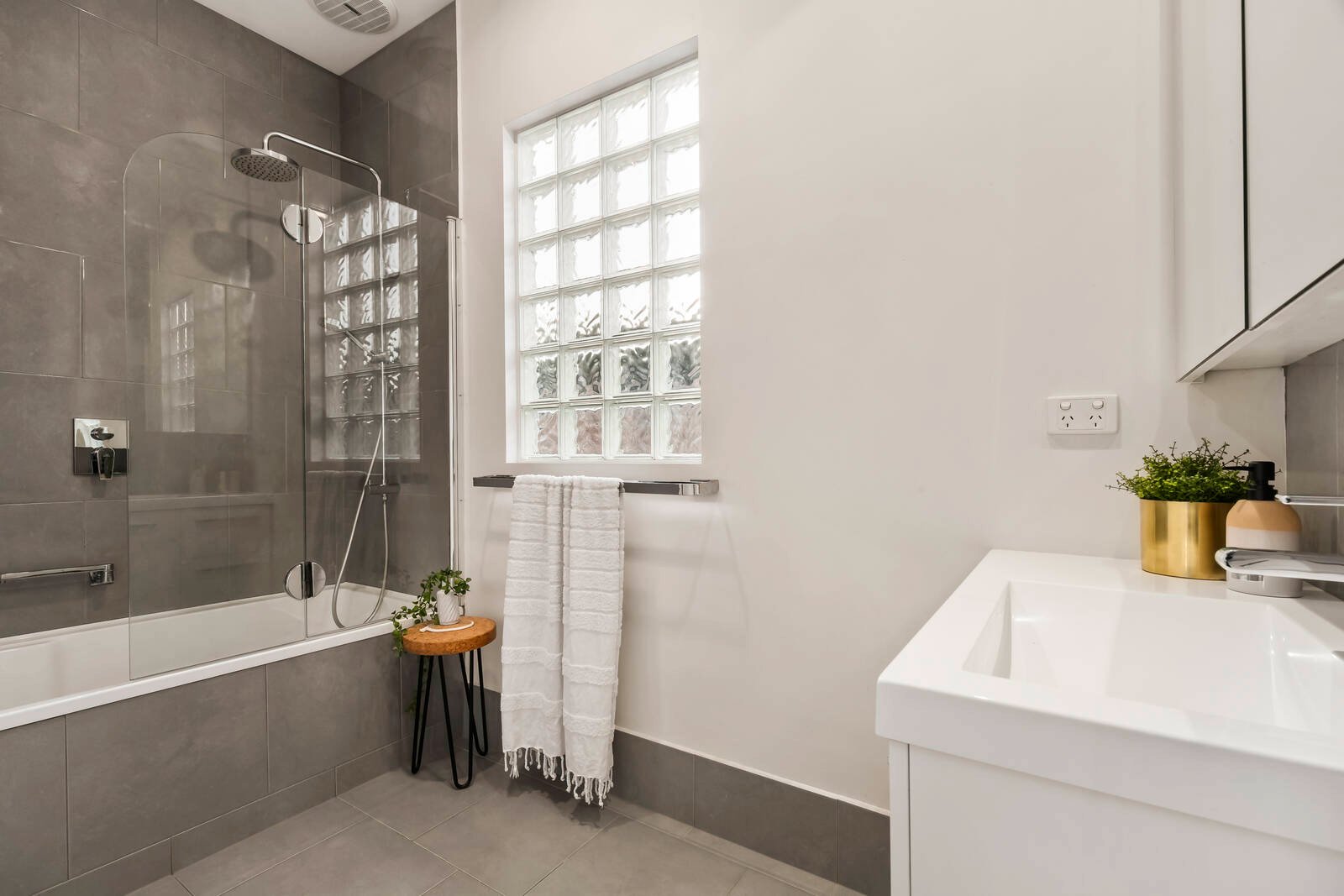 Real Estate and Property in 8 Broomfield Road, Hawthorn East, VIC