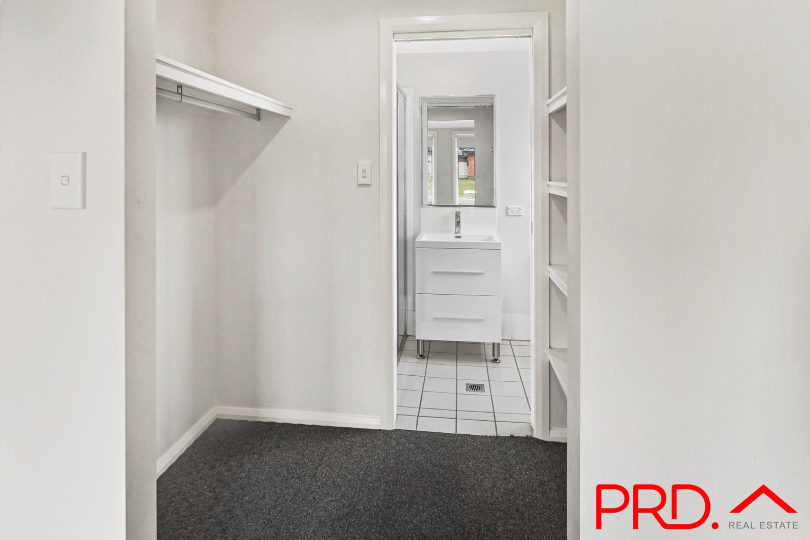 8 Brushbox Grove TAMWORTH 4