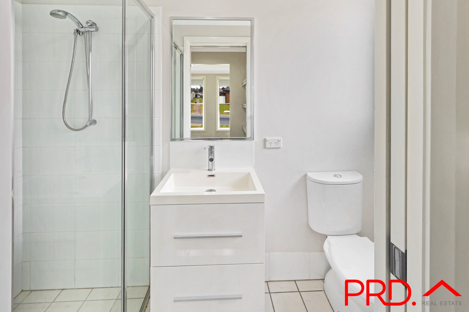 8 Brushbox Grove TAMWORTH 5