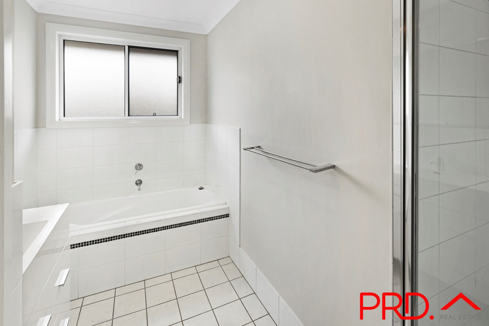 8 Brushbox Grove TAMWORTH 8