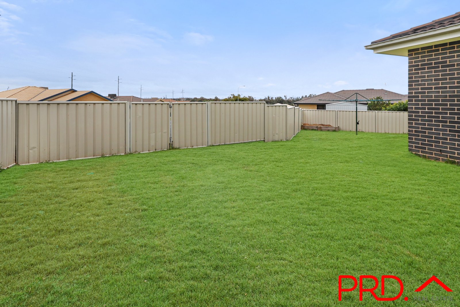 8 Brushbox Grove TAMWORTH 17