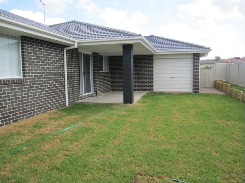 8 Brushbox Grove TAMWORTH 4