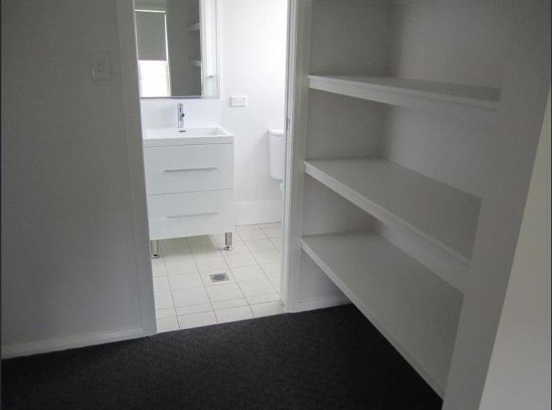 8 Brushbox Grove TAMWORTH 5