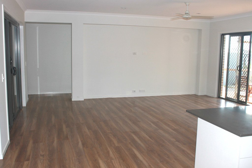 8 Buchanen Street BOYNE ISLAND 4