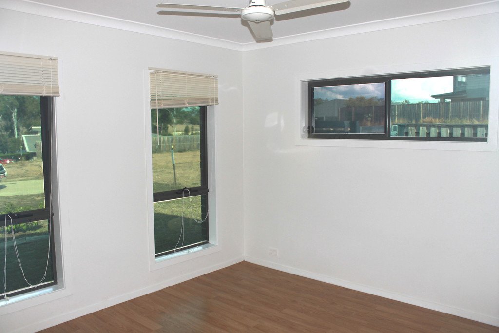 8 Buchanen Street BOYNE ISLAND 5