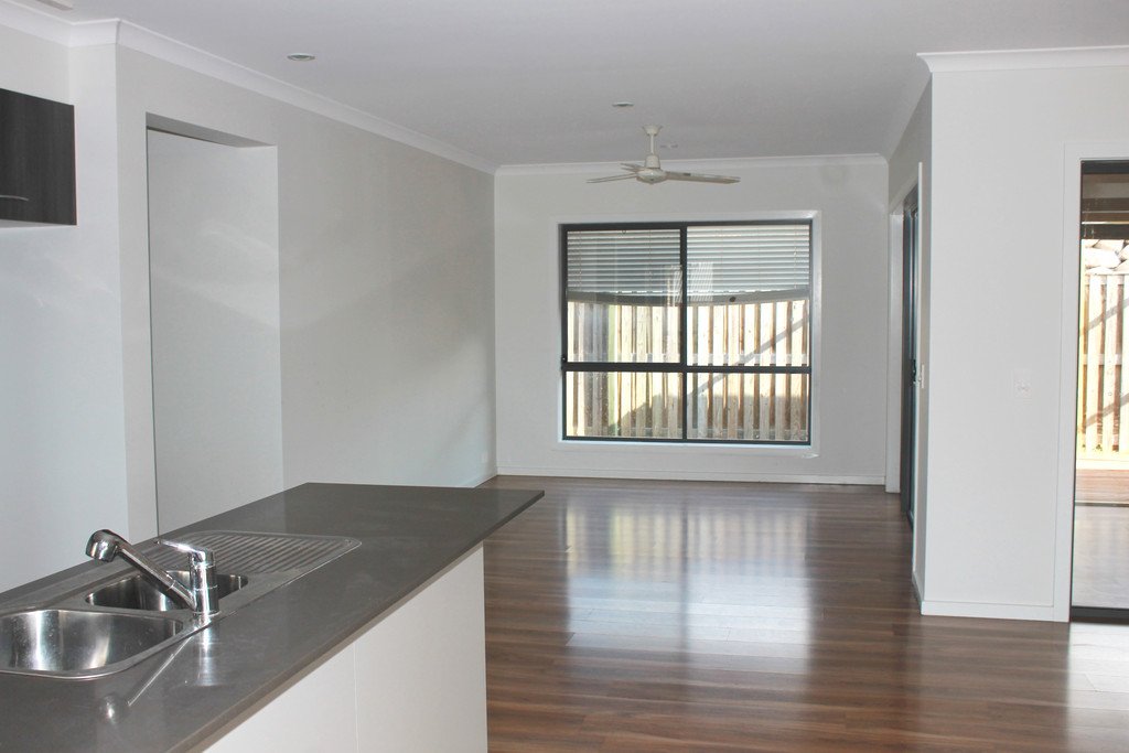 8 Buchanen Street BOYNE ISLAND 8
