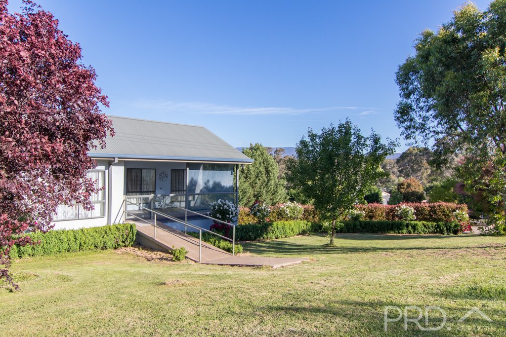 8 Bundara Crescent TUMUT 4