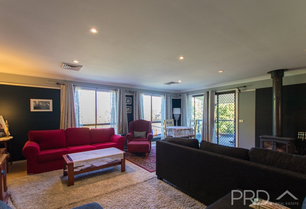 8 Bundara Crescent TUMUT 7