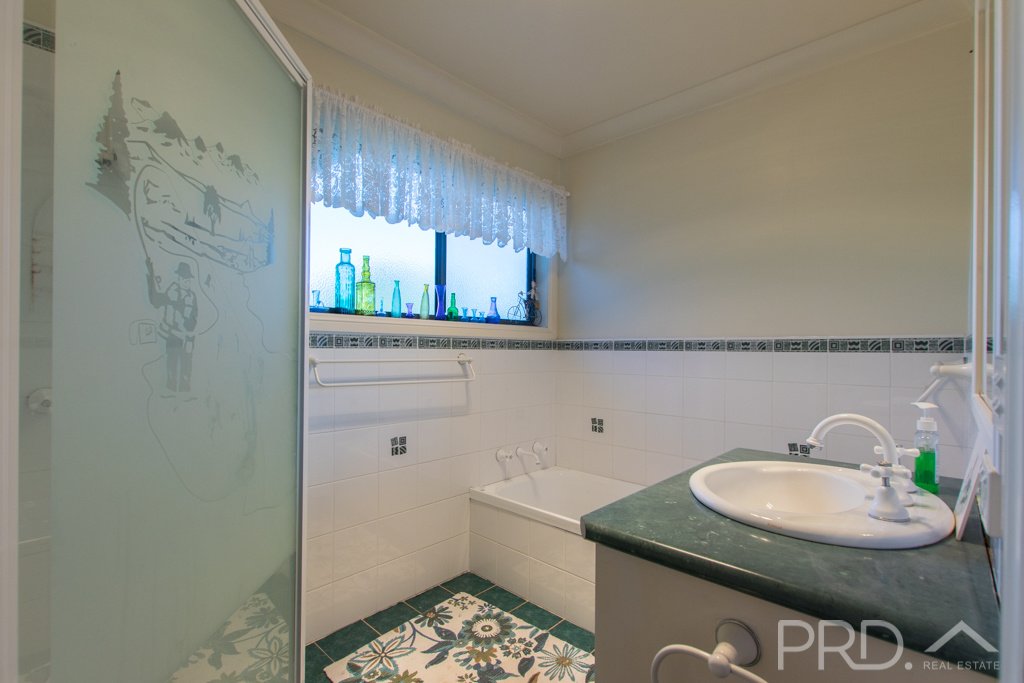 8 Bundara Crescent TUMUT 13