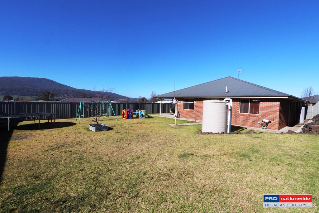 8 Burgun Drive TUMBARUMBA 20
