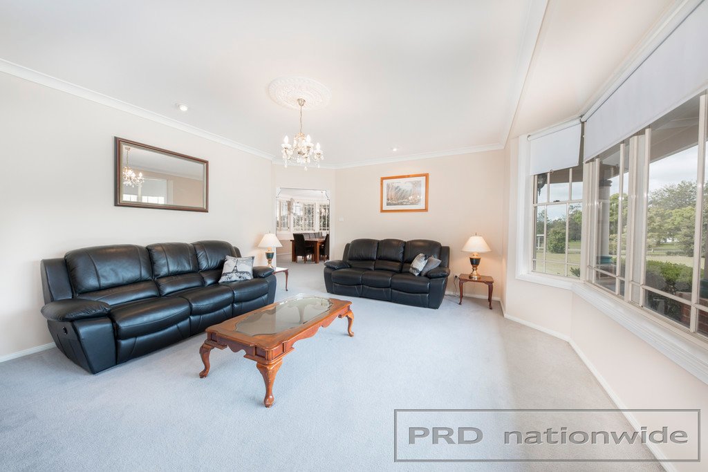 8 Cahill Close BLACK HILL 4