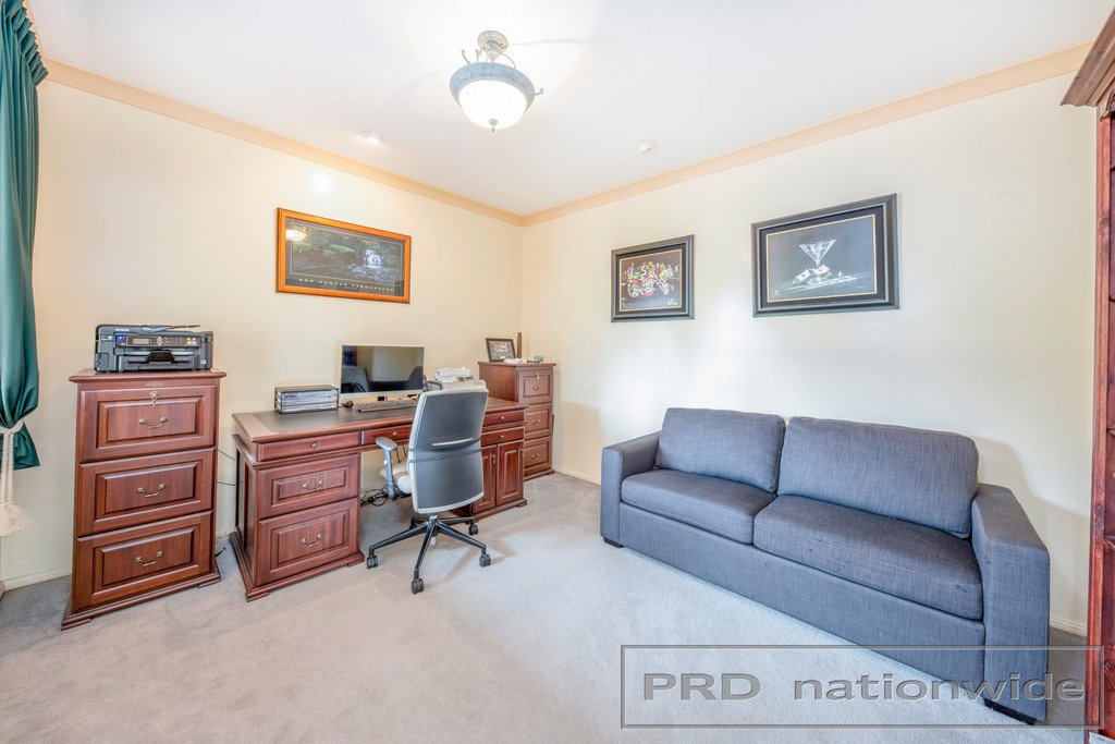 8 Cahill Close BLACK HILL 19