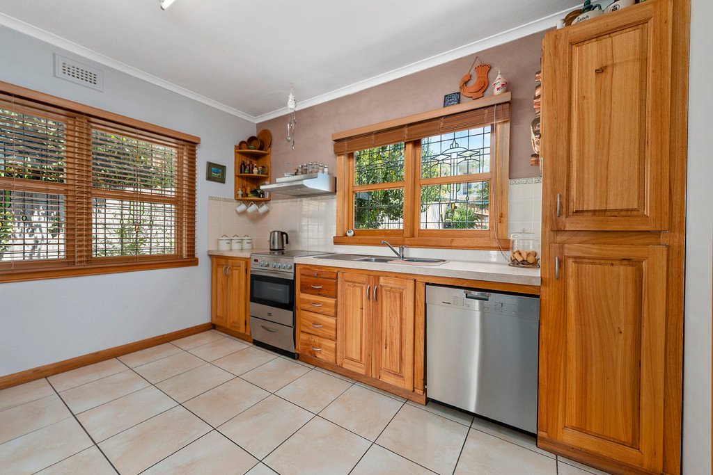 8 Camden Crescent MOONAH 5