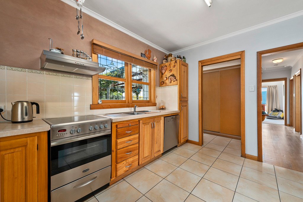 8 Camden Crescent MOONAH 6