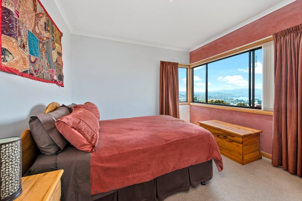 8 Camden Crescent MOONAH 10