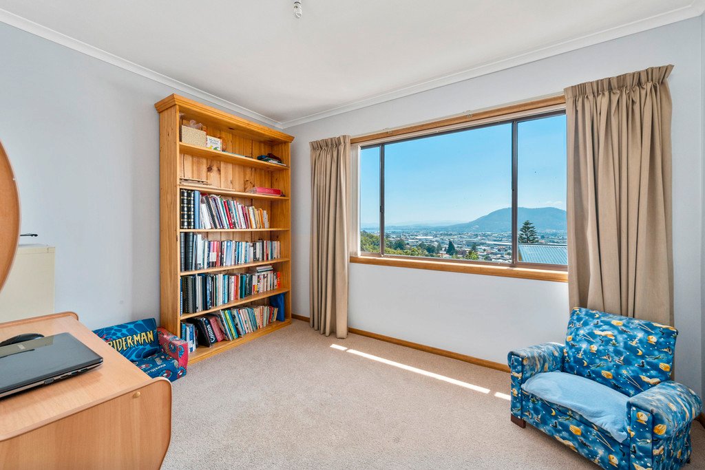 8 Camden Crescent MOONAH 13