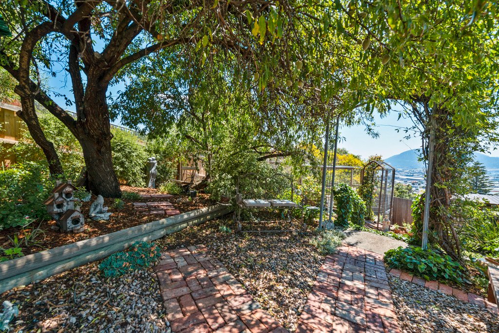 8 Camden Crescent MOONAH 20