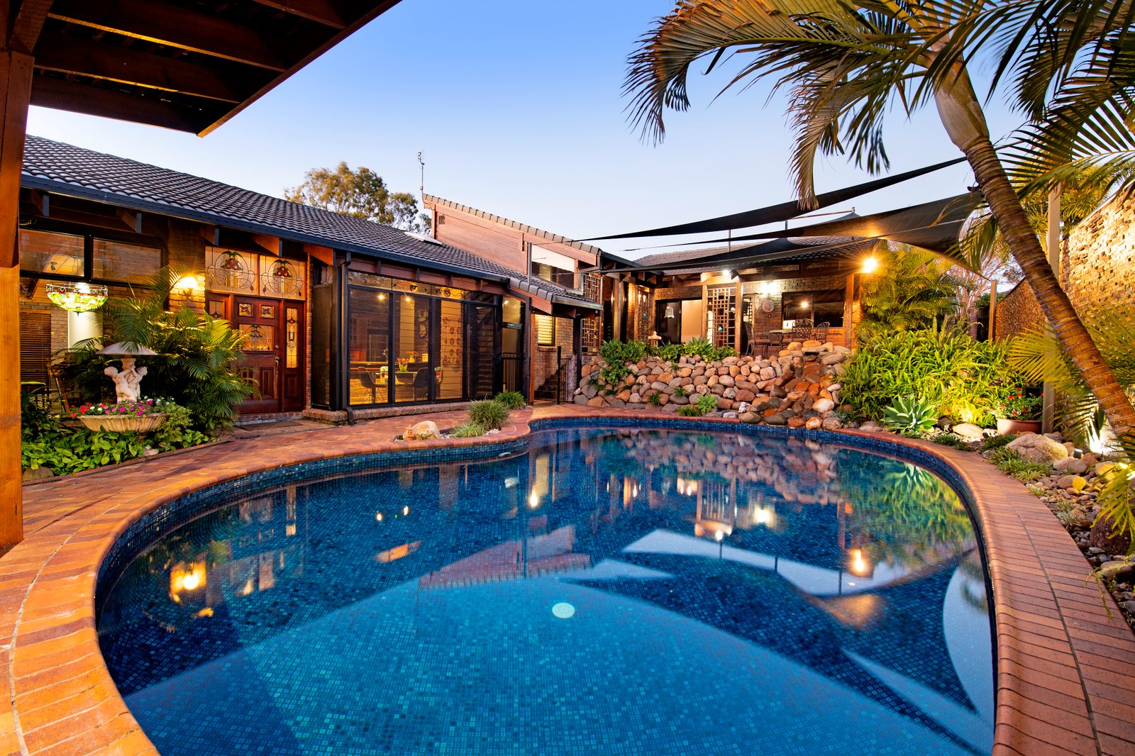 8 Cameron Court ASHMORE 1