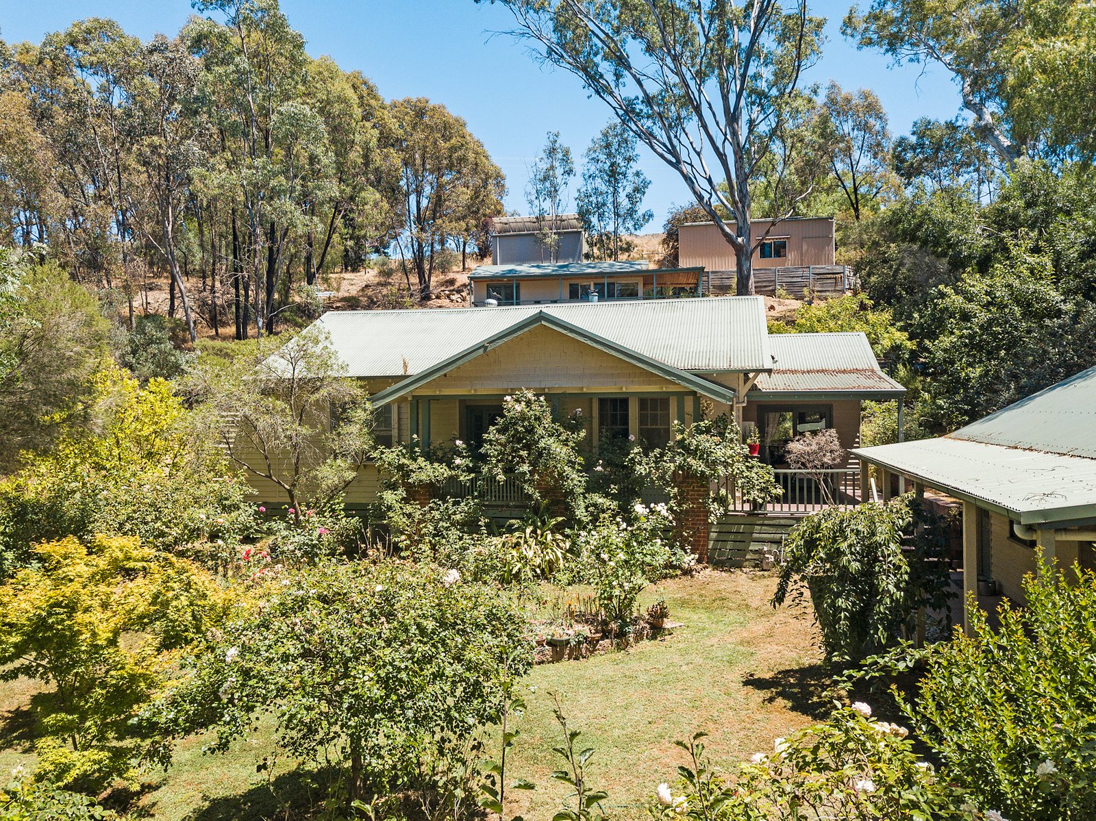8 Camp Crescent CASTLEMAINE 2
