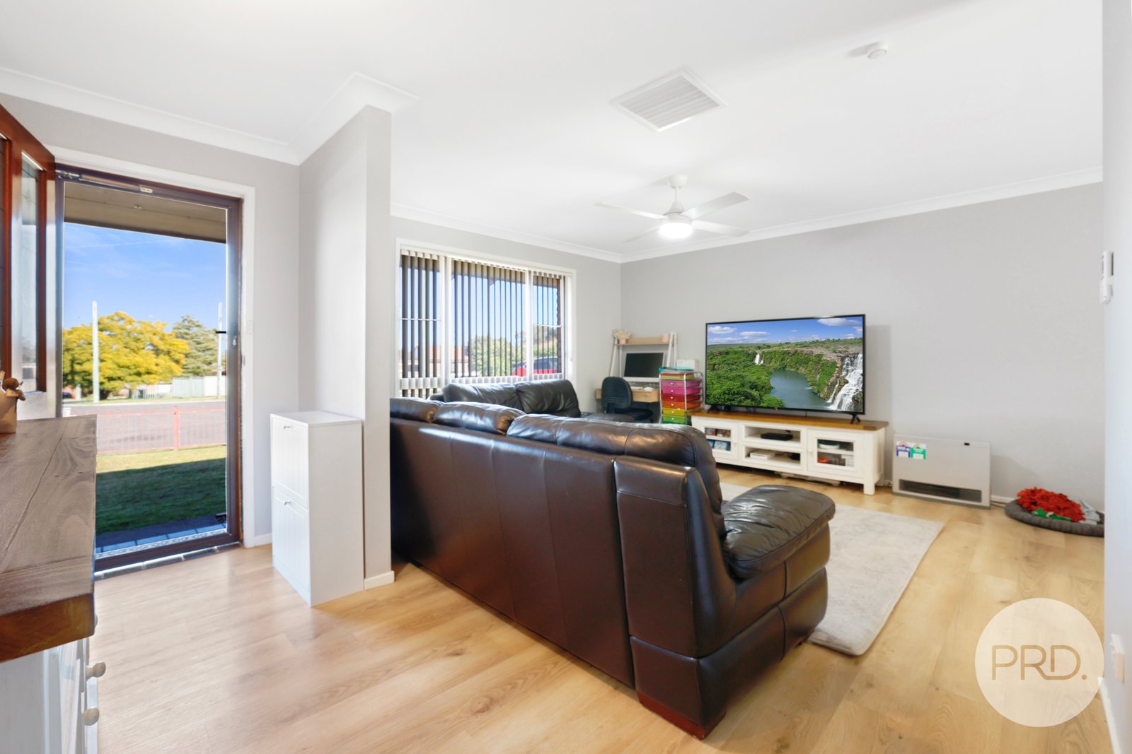 8 Cann Close TAMWORTH 4