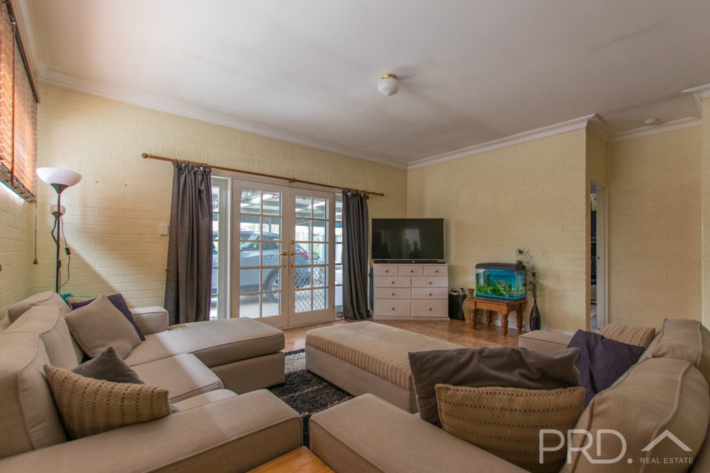 8 Carey Street TUMUT 1