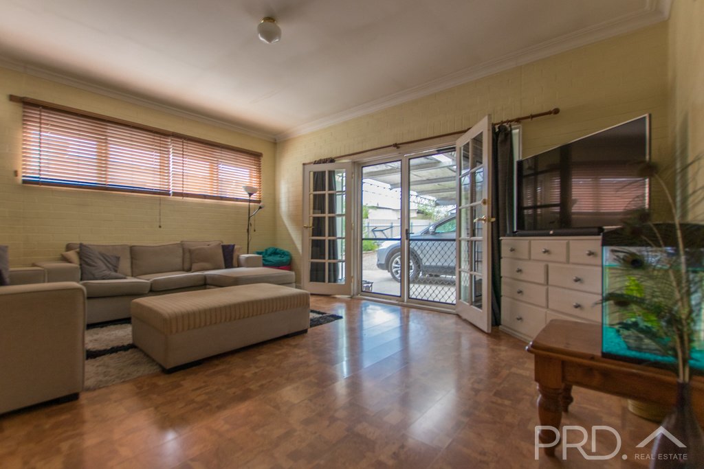 8 Carey Street TUMUT 2