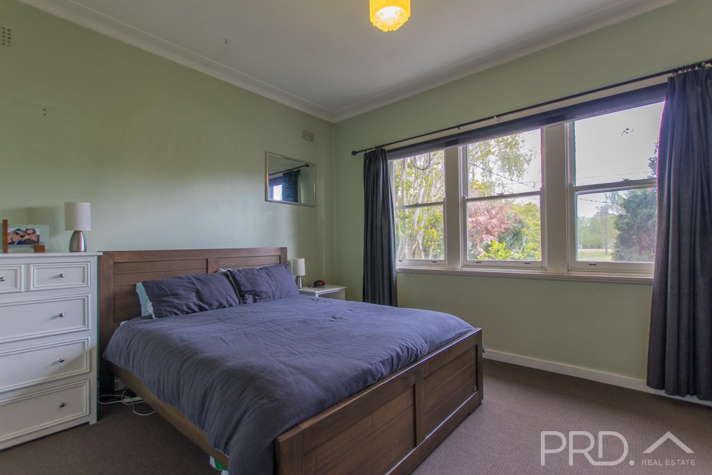 8 Carey Street TUMUT 5