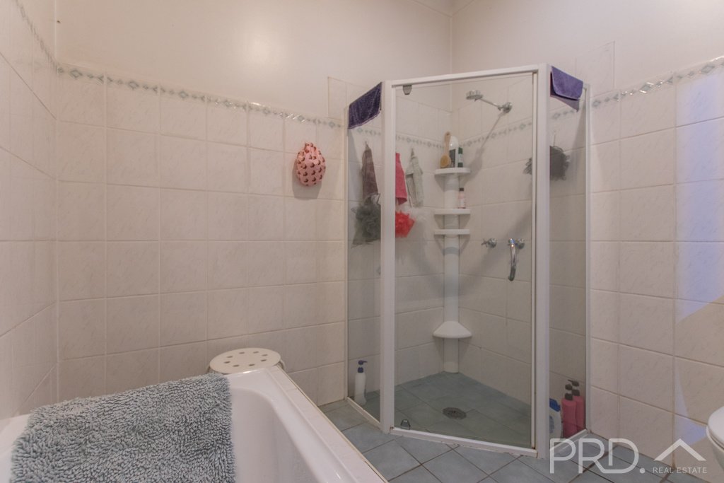 8 Carey Street TUMUT 6