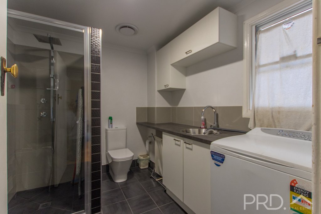 8 Carey Street TUMUT 10