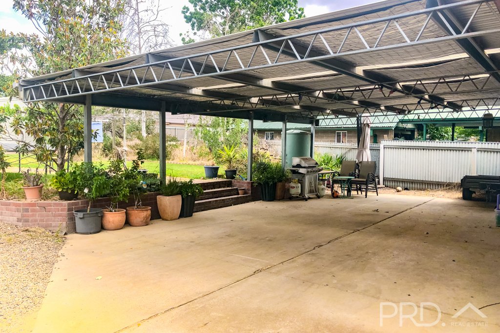 8 Carey Street TUMUT 11