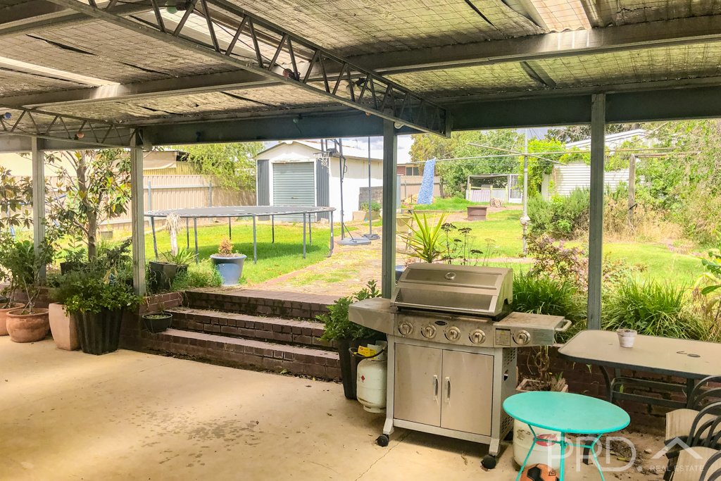 8 Carey Street TUMUT 12