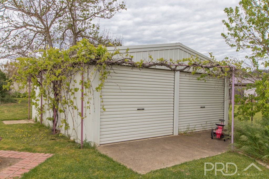 8 Carey Street TUMUT 13