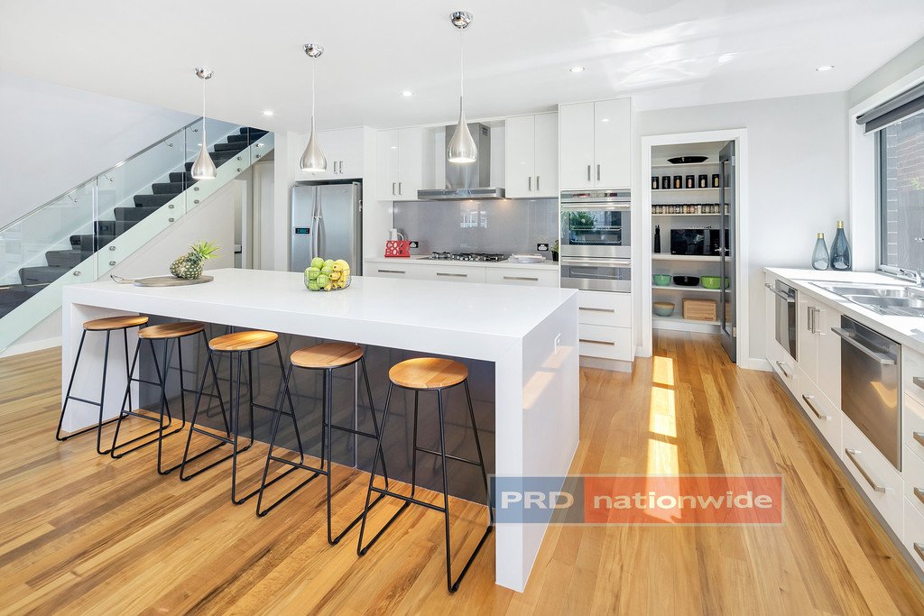 8 Carnaby Way CANADIAN 7