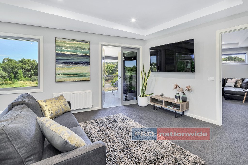 8 Carnaby Way CANADIAN 14